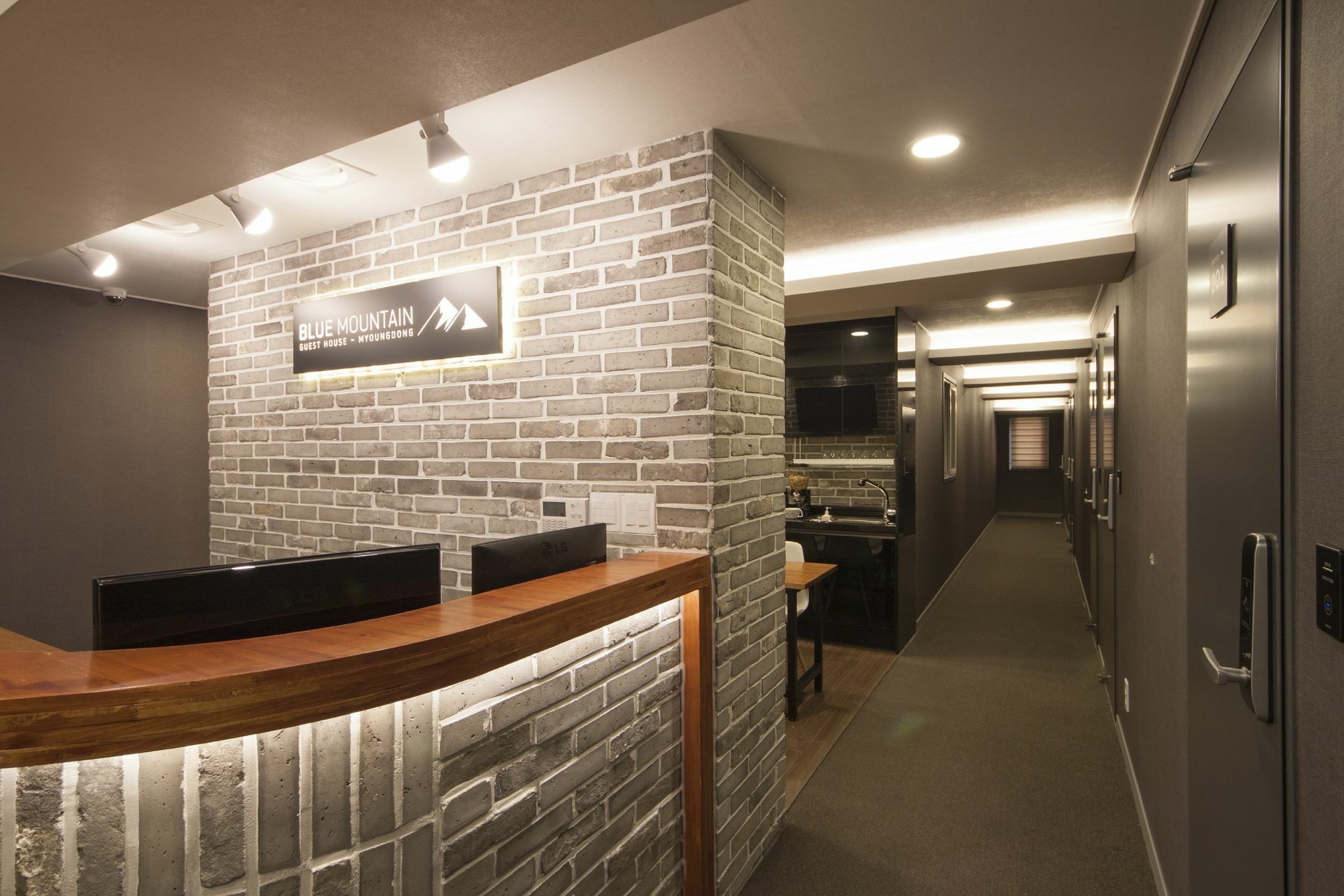 Blue Mountain Myeong-Dong Hotel Seoul Ngoại thất bức ảnh